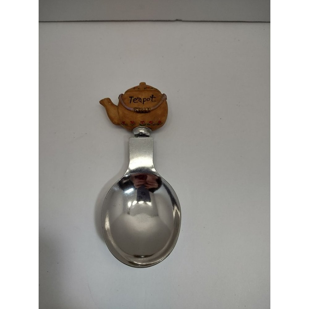 Tea caddy spoon with wooden teapot handle
